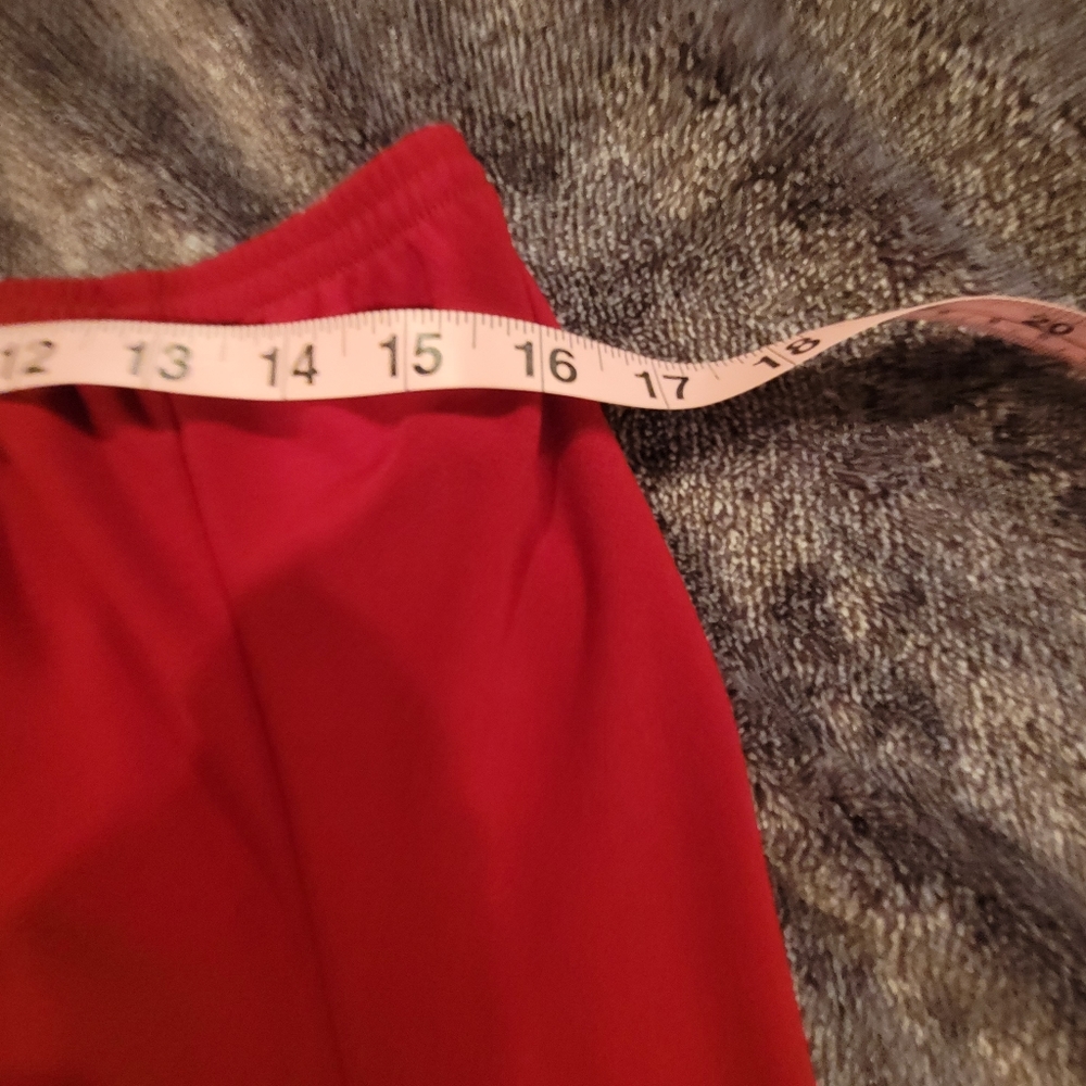 Kathy Robert's red flowy skirt. - Picture 6 of 6